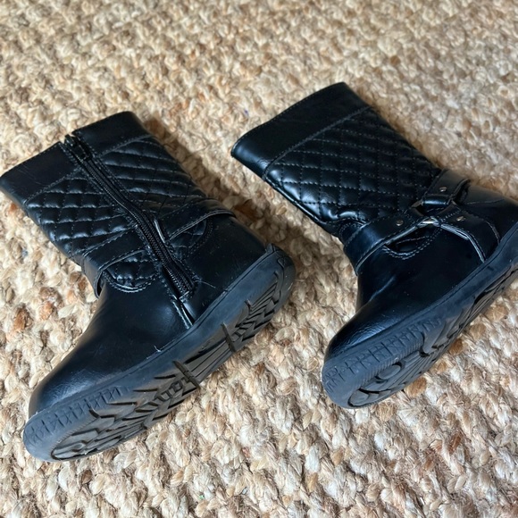 🖤 Vegan Leather Boots - Picture 2 of 8
